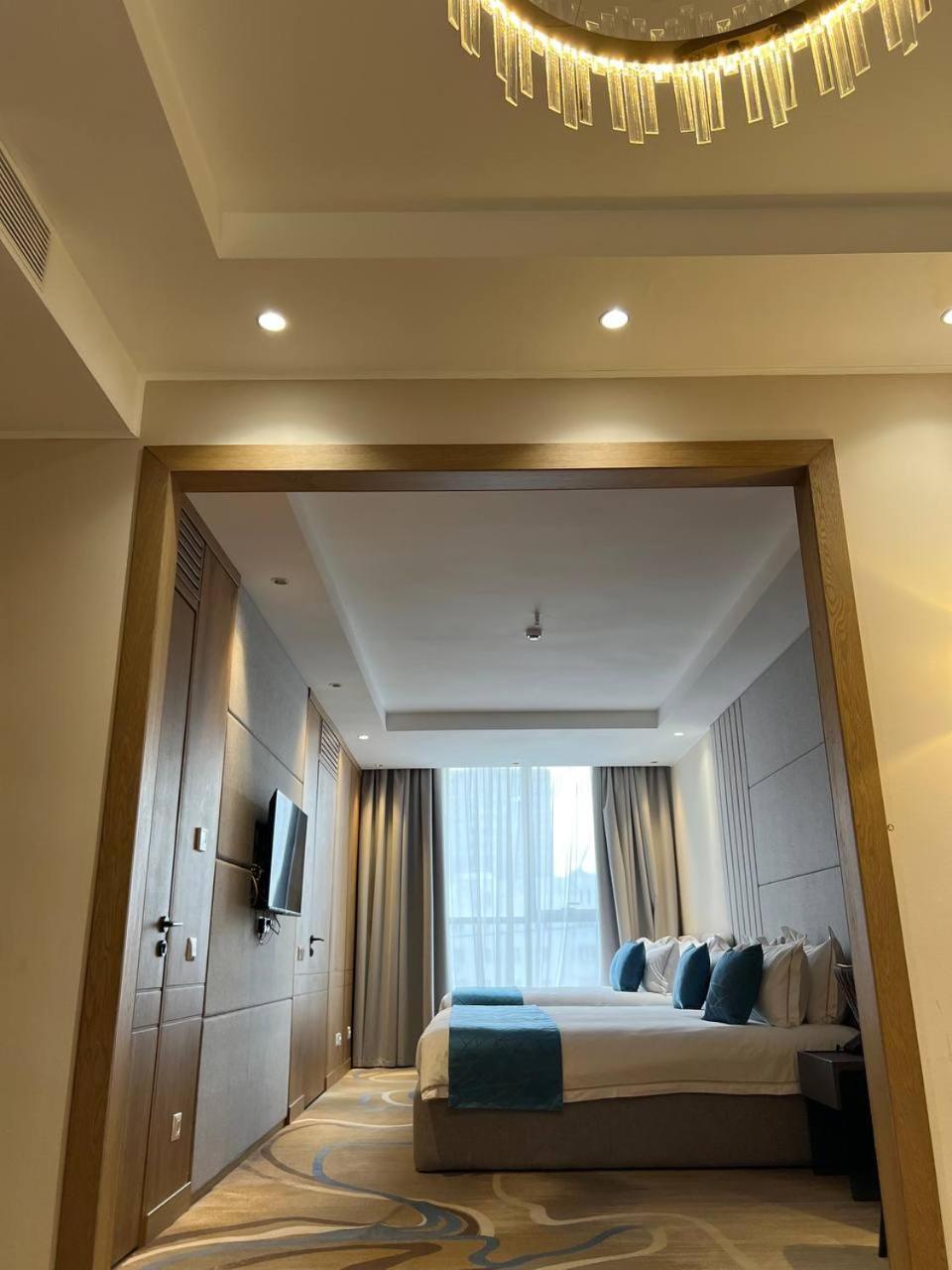 Sofia International Hotel Bisjkek Buitenkant foto