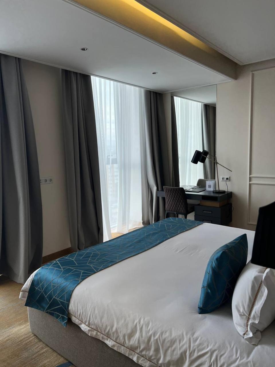 Sofia International Hotel Bisjkek Buitenkant foto